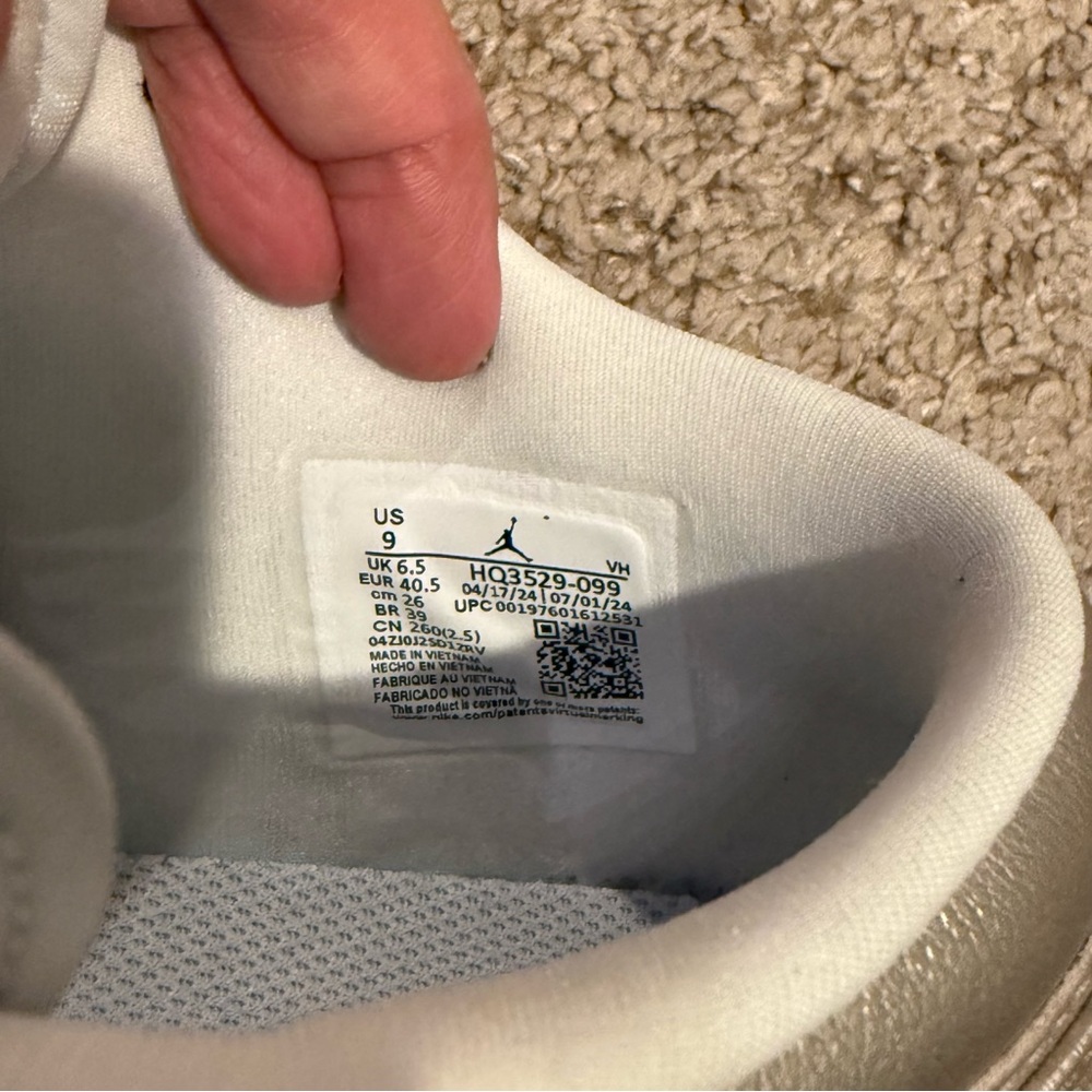 Air Jordan 1 Low SE Metallic Zinc - Picture 5 of 5